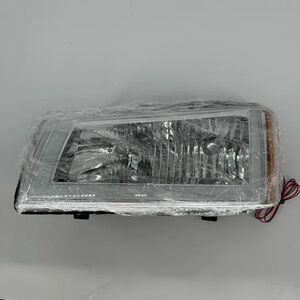 2003-06 Chevrolet Silverado Headlight Assembly Left Driver Side Chrome Lens
